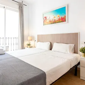 Center Flat. Center Train Station Apartment